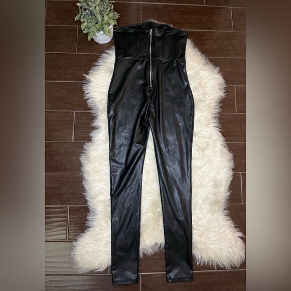 Hot & Delicious black faux leather bustier jumpsuit sz Large - Picture 8 of 9